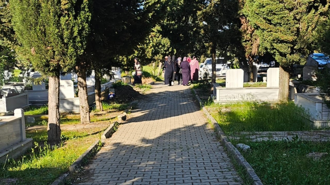 Değirmenköy Mezarlığına ziyaretçi akını