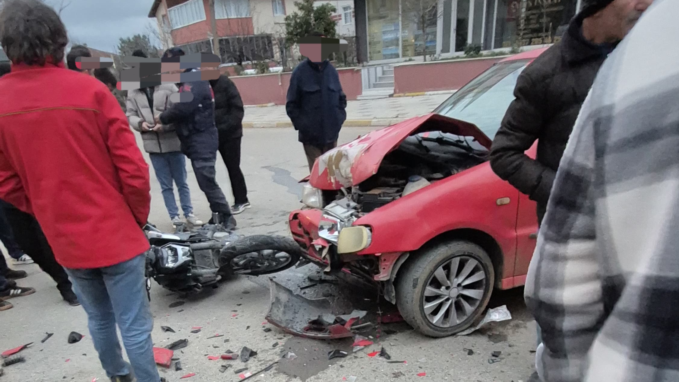 Değirmenköy’de Motosiklet ile Otomobil Çarpıştı: 1 Yaralı